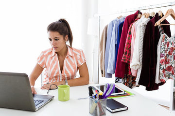 Advantages of Buying Online Clothing for Your Boutique