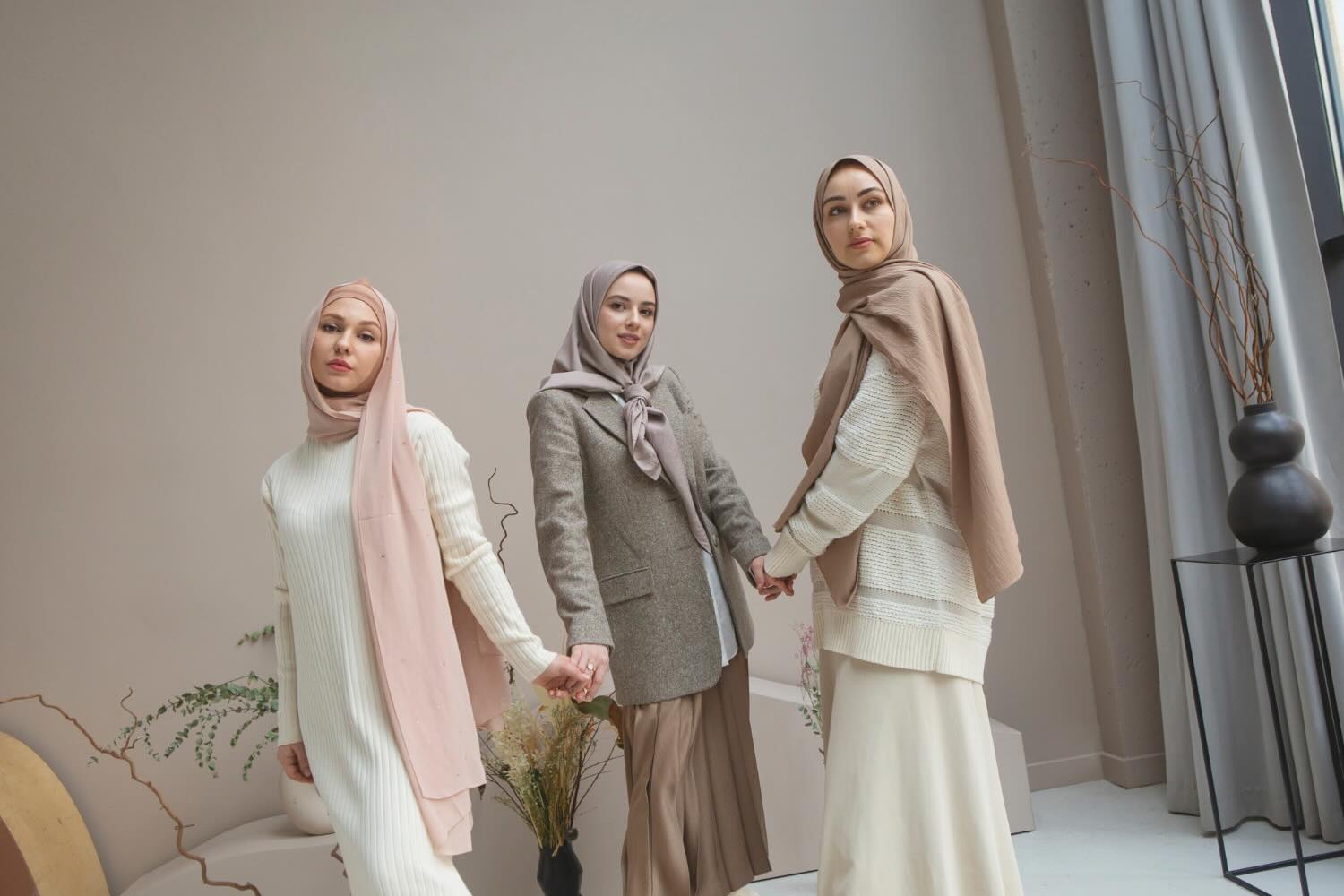 Modest Fashion: Key Trends to Watch in 2025